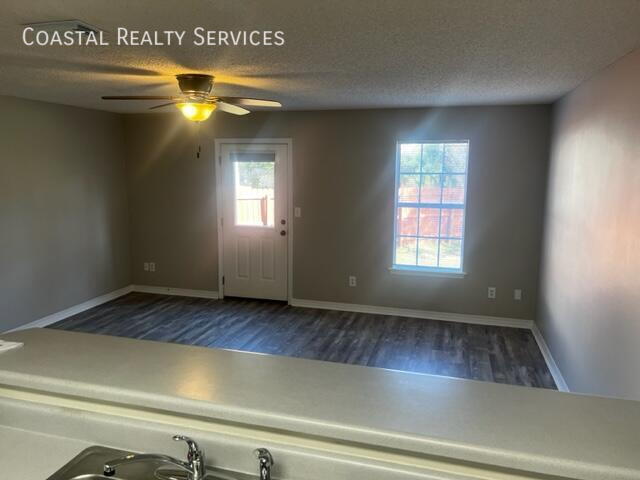 Foto del edificio - 2261 Whitman Ln