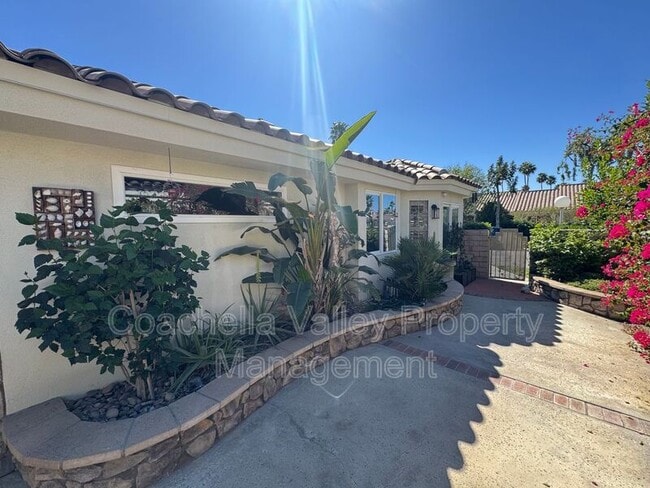 Building Photo - 43584 Via Magellan Dr