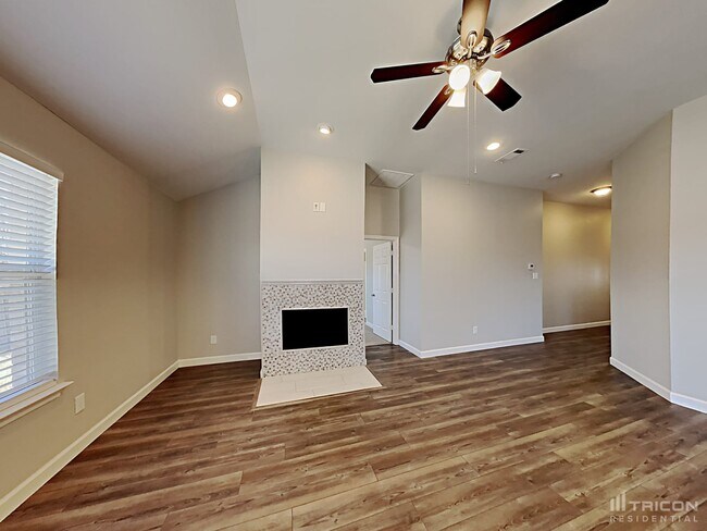 Foto del edificio - 710 Green Acres Ln