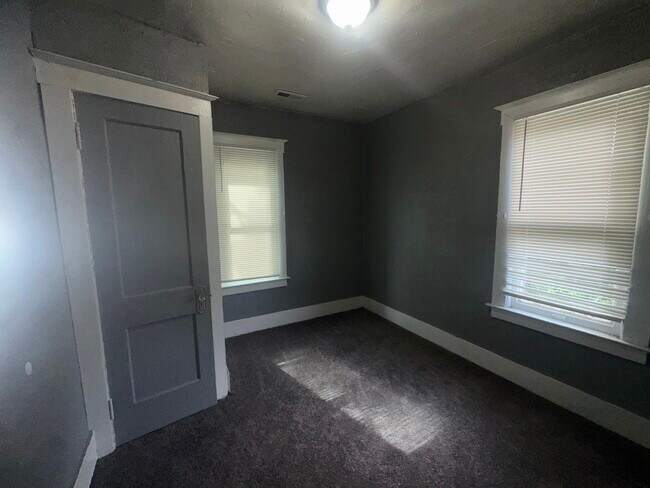 Building Photo - 3777 Elmhurst St