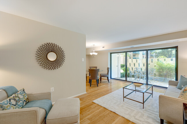 Living/Dining Room - 6135 Leesburg Pike