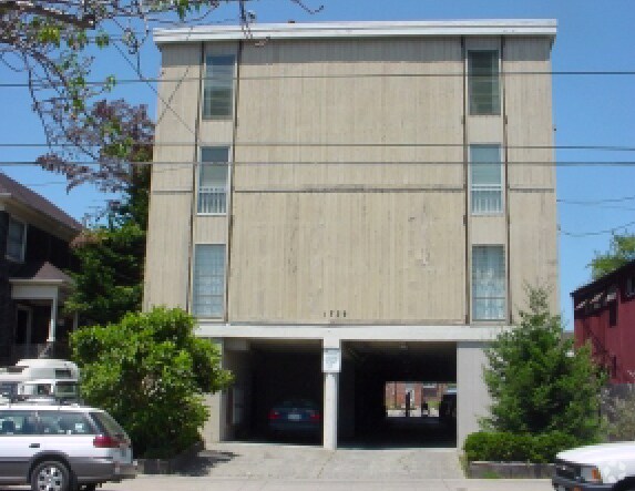 Primary Photo - 1739 Addison St