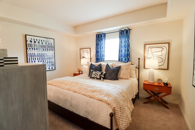 Building Photo - The Crest at Naples