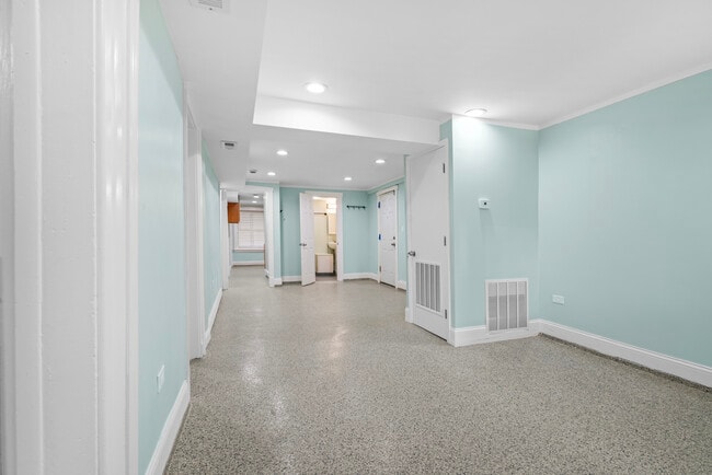 Building Photo - 2321 S Albany Ave