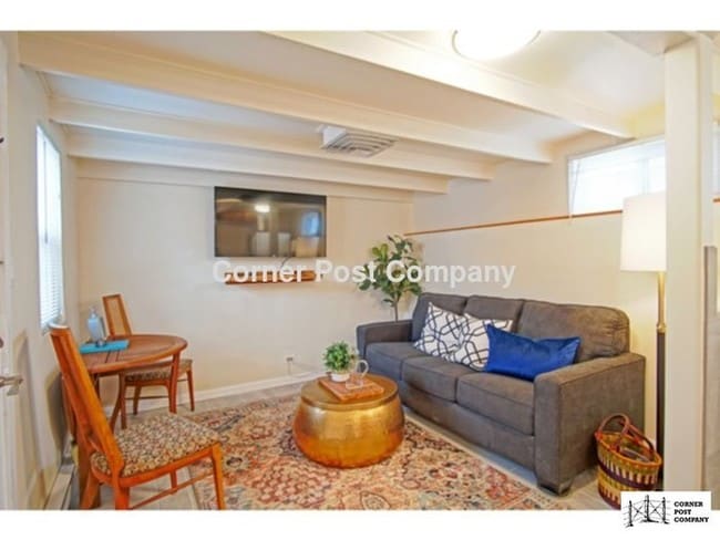 Building Photo - 404 Dartmouth Dr SE