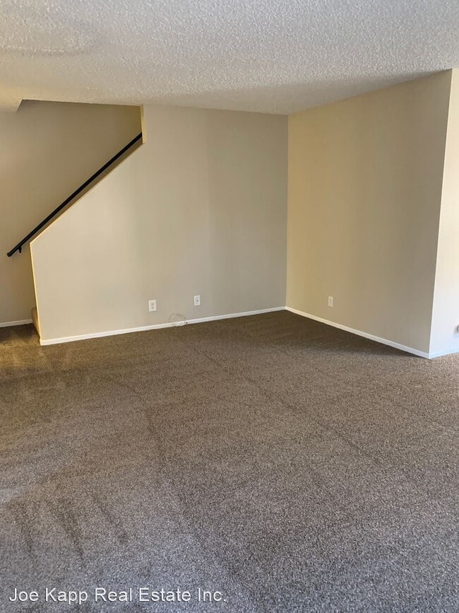 Building Photo - 2 br, 2.5 bath House - 5675 Thille St Unit 15