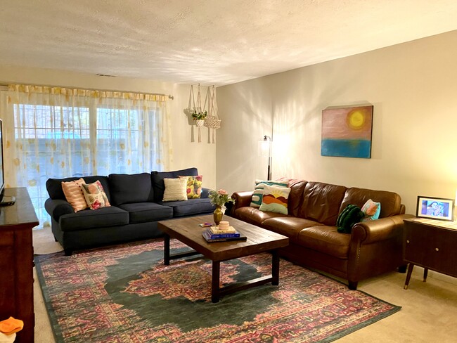 Spacious Living Room - 2103 Woodbox Ln