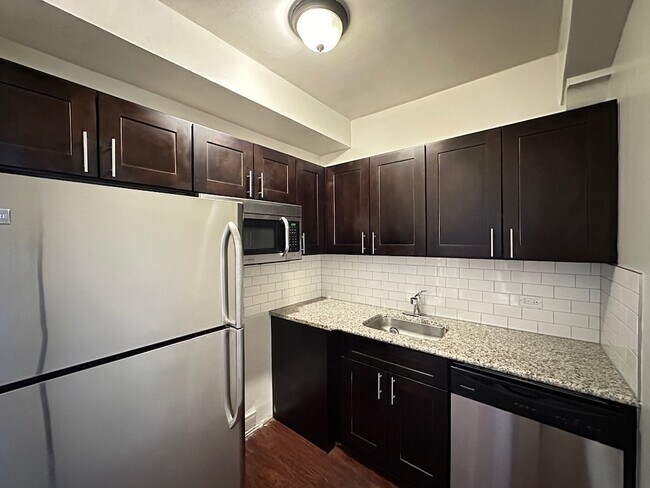 Building Photo - 6748 N Ashland Ave