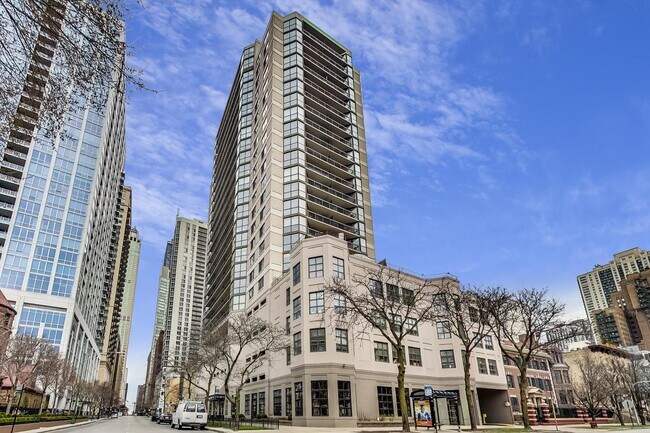 Building Photo - 33 W Delaware Pl