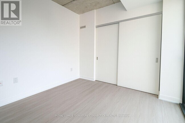 Photo du bâtiment - 195 McCaul St
