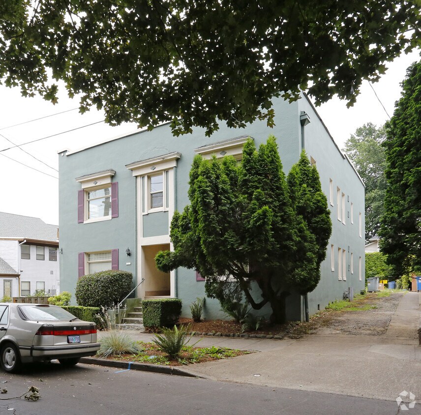 Building Photo - 1315 SE 28th Ave