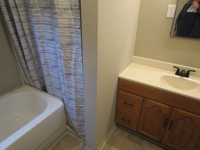 BAÑERA Y DUCHA - 9525 Campus Ave