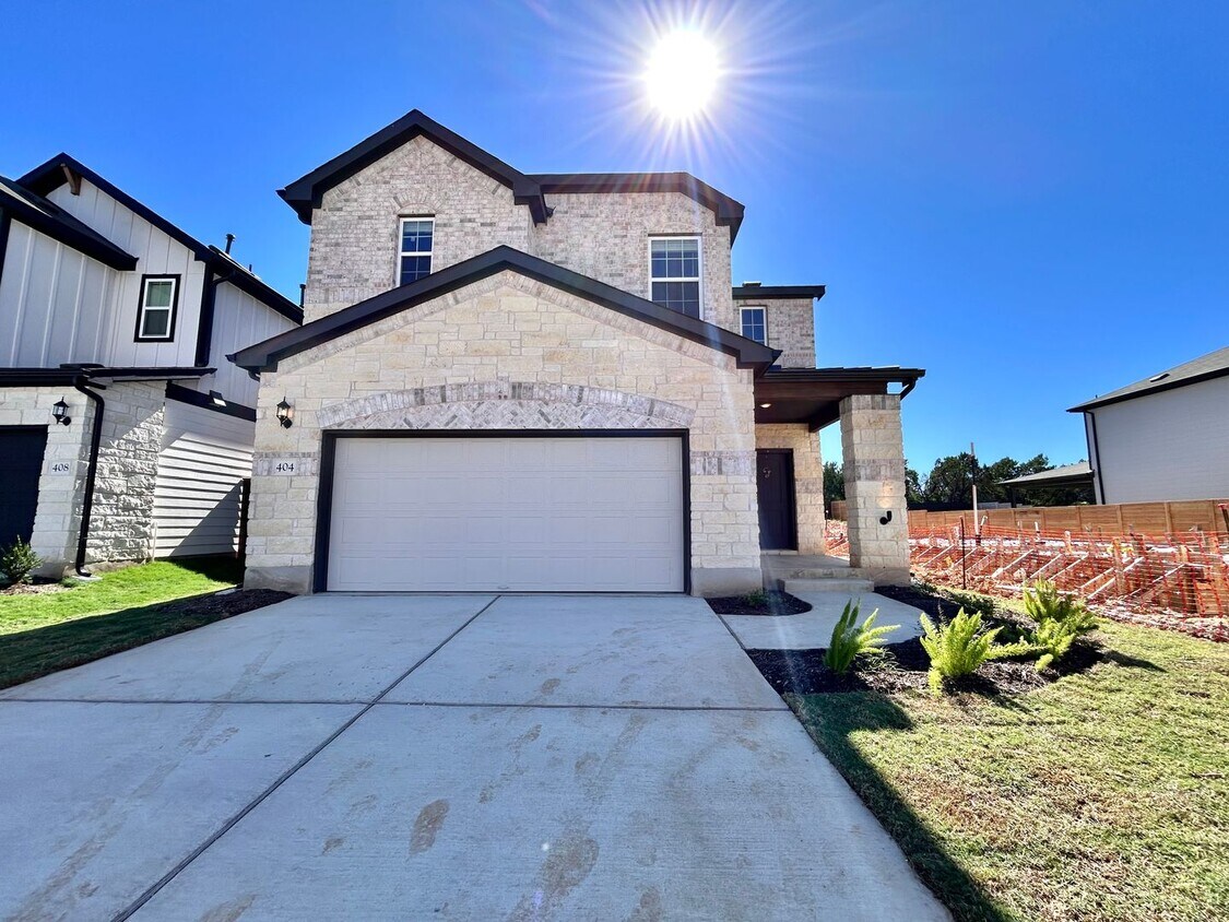 Primary Photo - Spacious 4/BR 3/BA Home with Modern Upgrad...