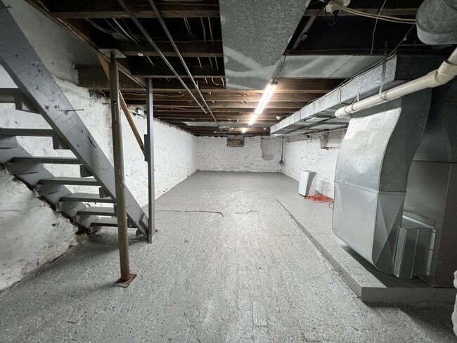 Building Photo - 121 Bausman St