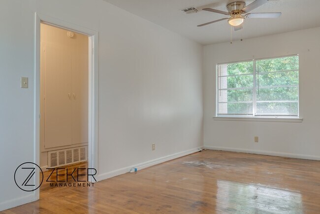 Building Photo - 3751 Wesley Dr