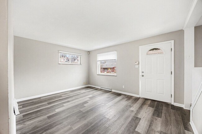 Foto del edificio - Beautiful 4 Bed 2 Bath Renovated Home!