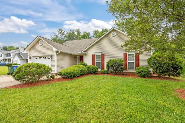Building Photo - Convenient 3-Bedroom Rental with Fenced Ya...