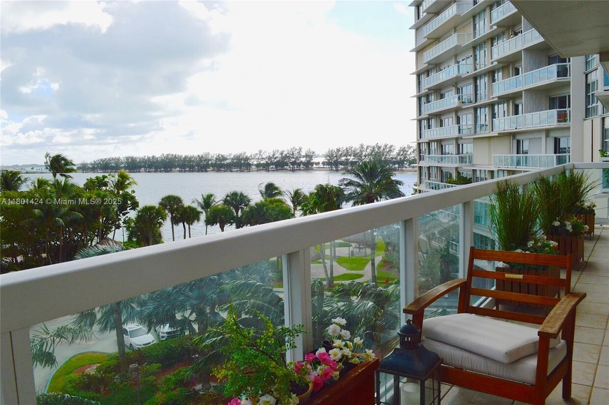 Primary Photo - 2451 Brickell Ave