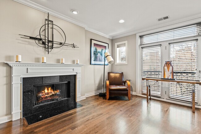 Foto del edificio - 3635 N Wilton Ave