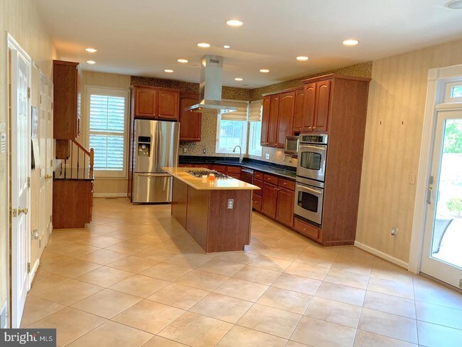 Building Photo - 22506 Forest Manor Dr