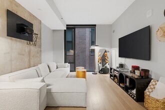 Building Photo - 55 Lagrange St