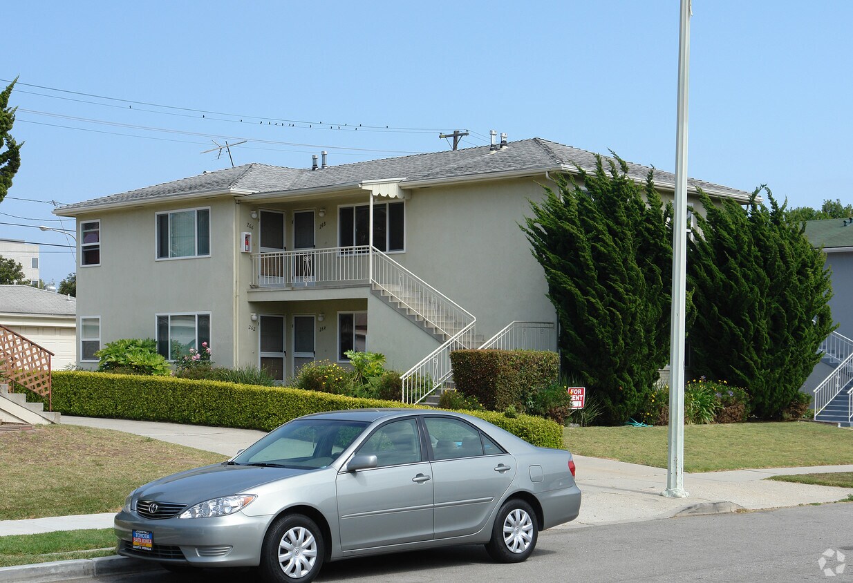 Primary Photo - 262-268 Estrella St