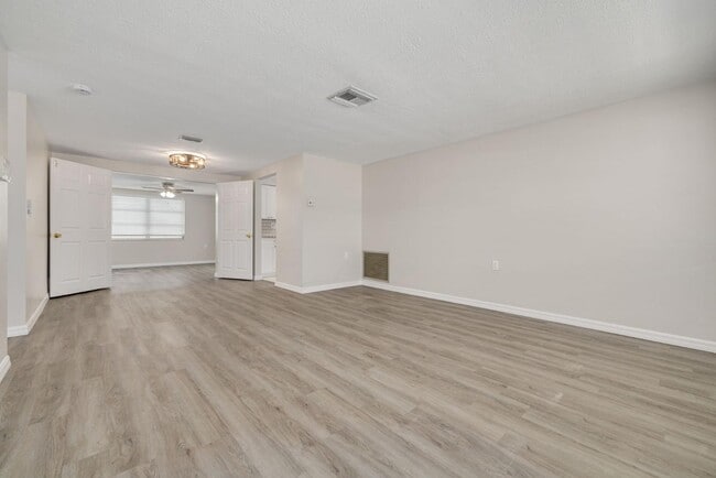 Building Photo - 5135 Cardiff Dr