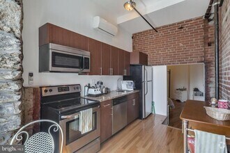 Building Photo - 4 Leverington Ave