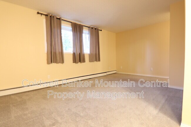 Building Photo - 9120-9106 106 Ave NW