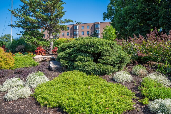 Building Photo - 626 E Woodland Park Ave