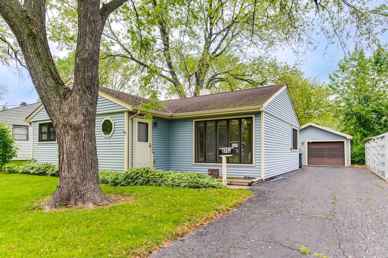 3710 Bluebird Ln, Rolling Meadows, IL 60008 House Rental in Rolling