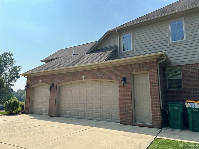 Building Photo - 4906 Stonehenge Dr