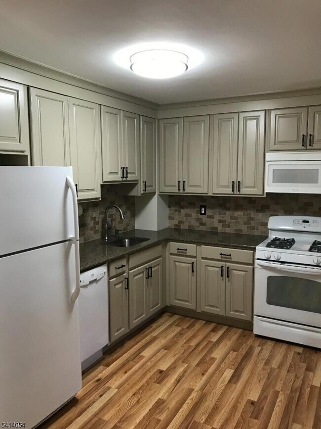 Foto del edificio - 819 Cricket Ln