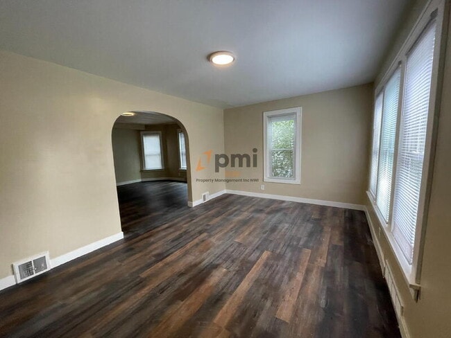 Building Photo - 1204 Manhattan St