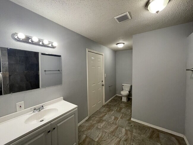 Foto del edificio - Beautiful House Located Close To Elementary / High School & Marsha Sharp Fwy!