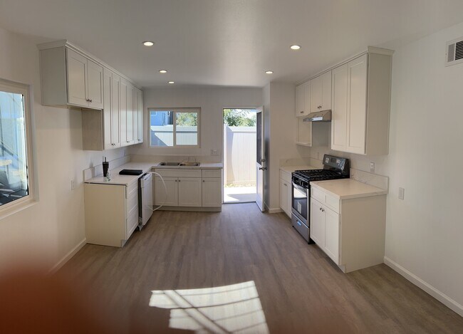 Building Photo - 1340 Estate Dr