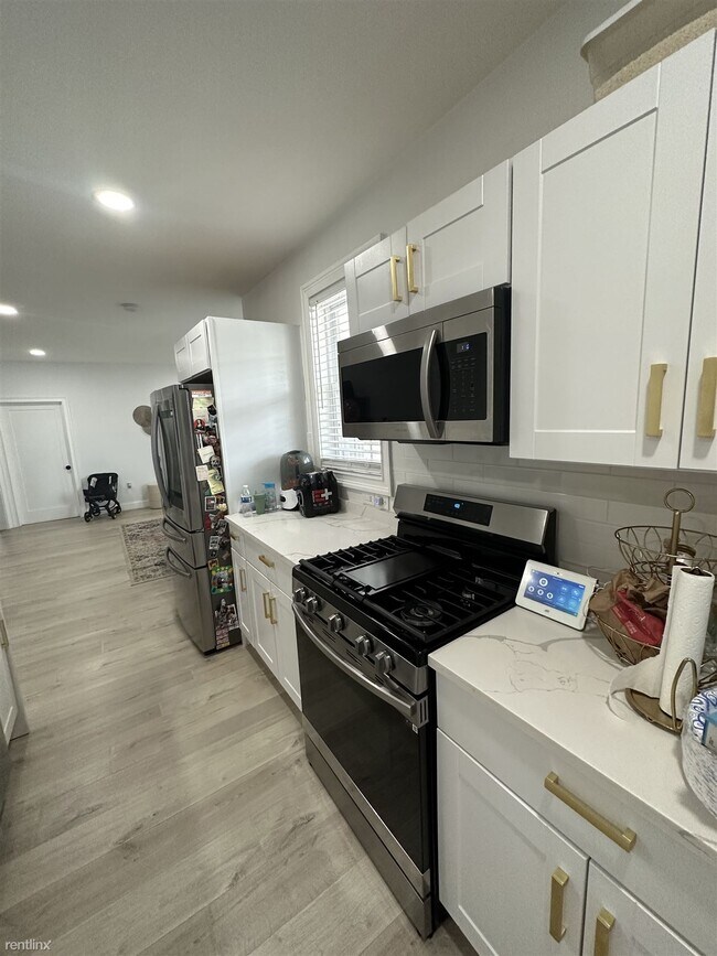 Building Photo - 4 br, 1.5 bath Duplex - 1527 Hyde Park Ave