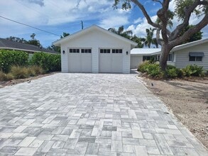 Building Photo - 1833 Pandora Dr