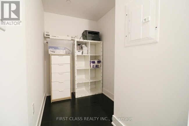 Building Photo - 955 Bay St.