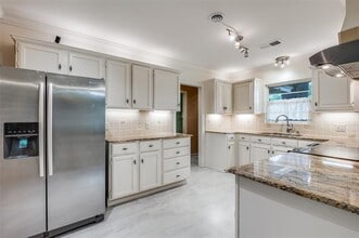 Building Photo - 6606 E Mockingbird Ln