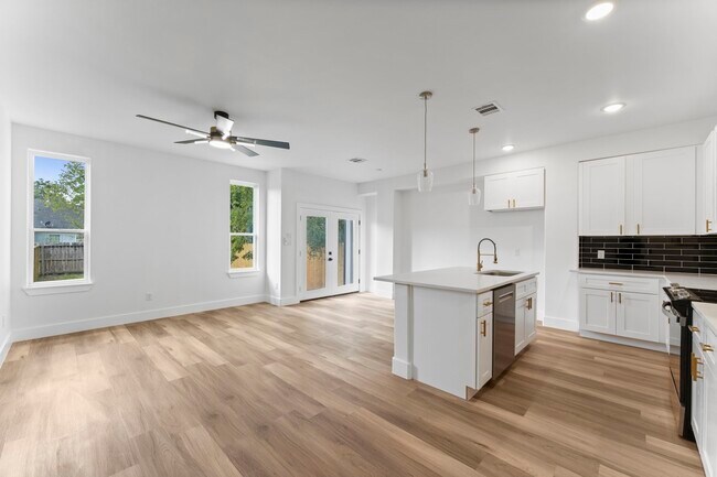 Foto del edificio - 8205 Carver Rd