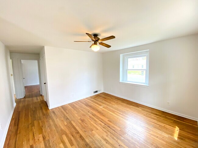 Foto del edificio - 58 Waddell Rd