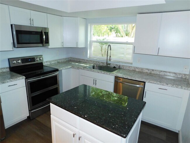Foto del edificio - 2561 Forest Run Ct