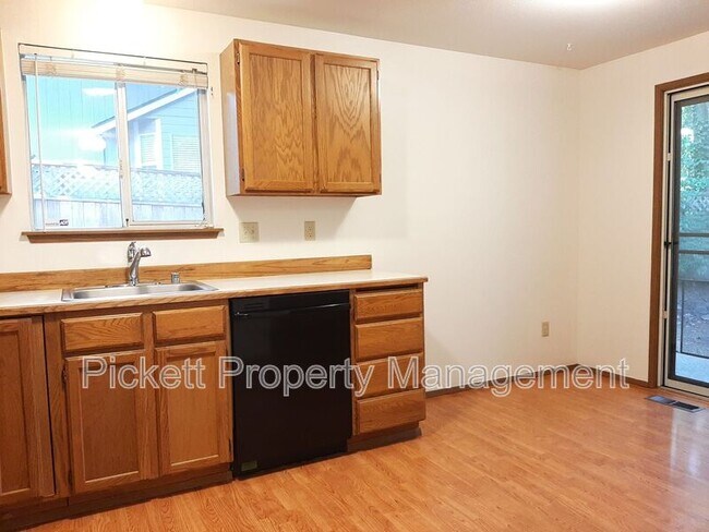 Foto del edificio - 1504 NW Lakehill Cir