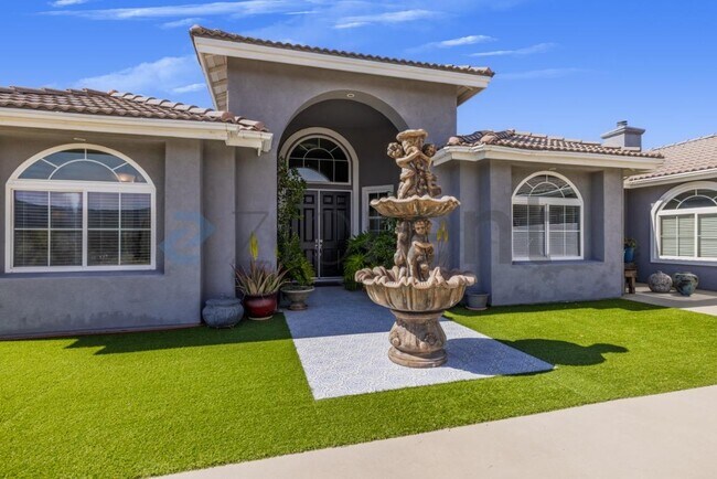 Foto del edificio - 47298 Twin Pines Rd