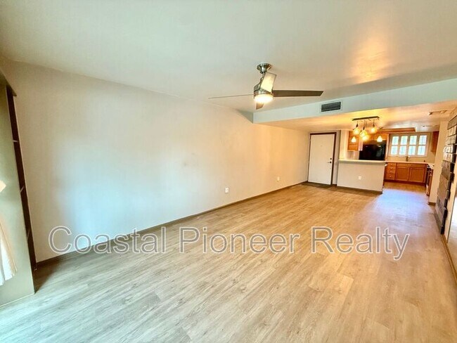 Building Photo - 10775 Village Club Cir
