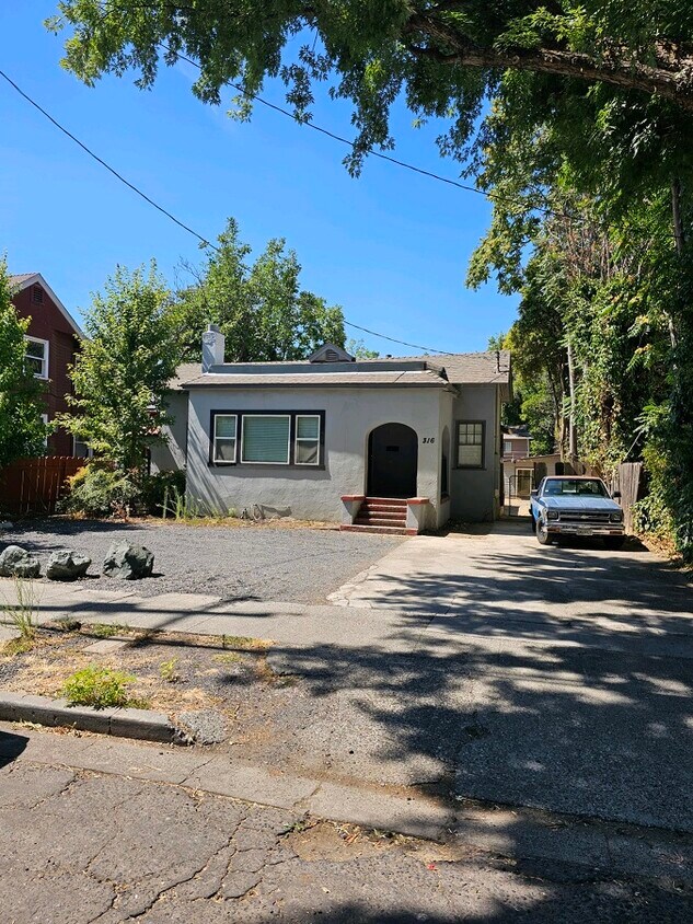 Primary Photo - 316 Hazel St
