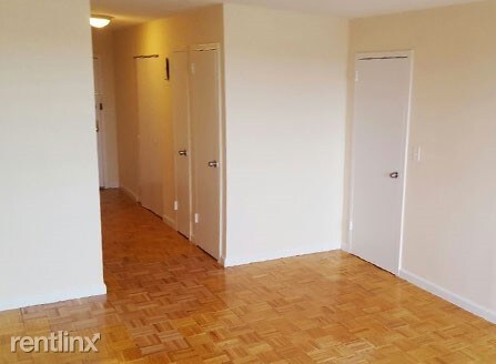 Building Photo - 323 E Mosholu Pky N