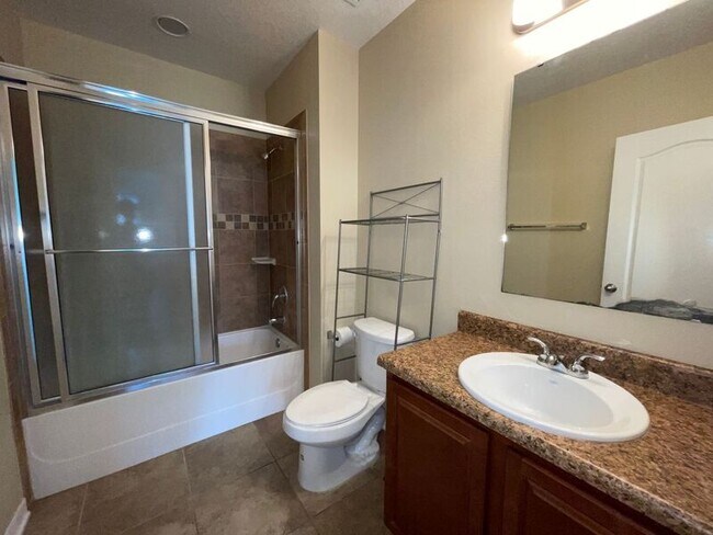 Building Photo - 908 Killarney Ln