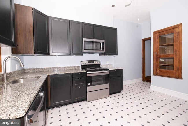 Foto del edificio - 649 N 53rd St